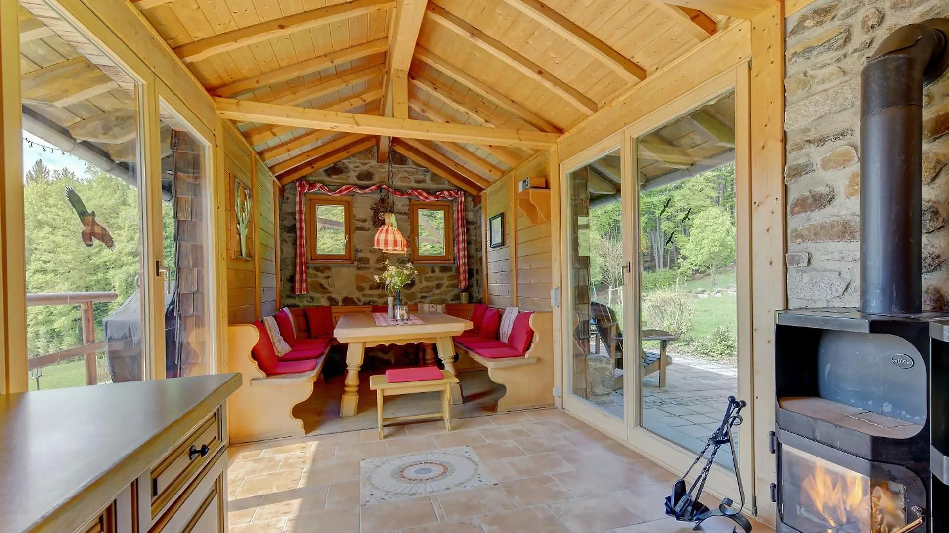 Private Wohnung Mit Balkon Aussicht Auf Den Wald シュピーゲラウ